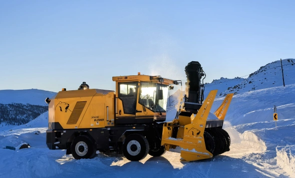 Снегоуборочная (6500 т/час) фрезерно-роторная самоходная машина Kodiak CR580S